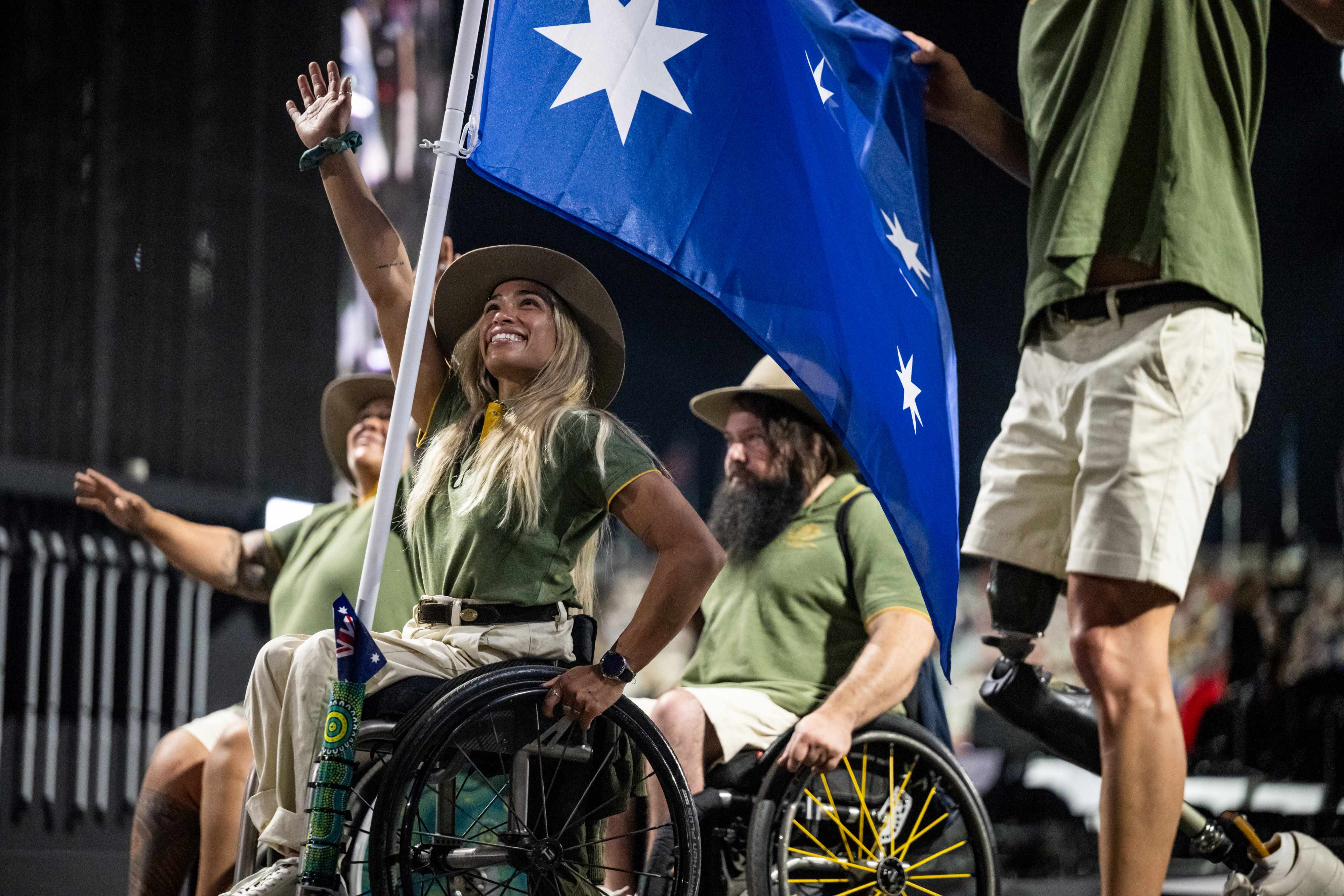 Australian flag bearer Madi De Rozario at the Paris 2024 Paralympic Games.