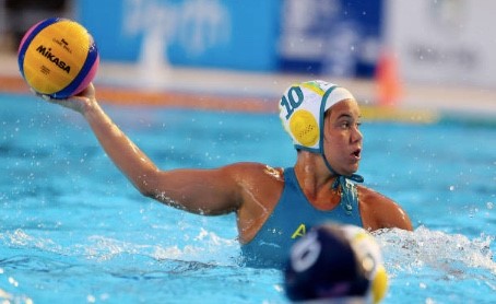 Lena Mihailovic playing water polo 